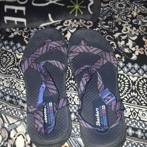 Sandals/ Water shoes— looks like tivvas